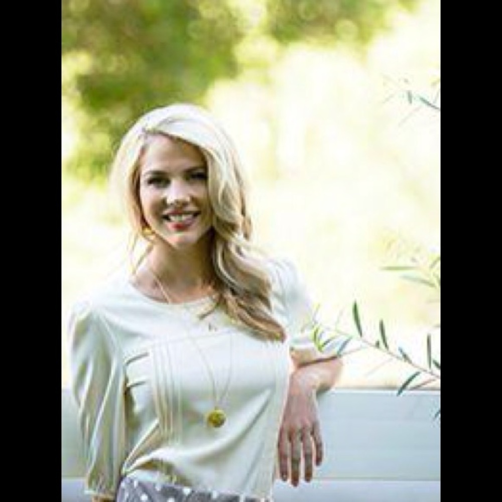 Short-Sleeved Blouse