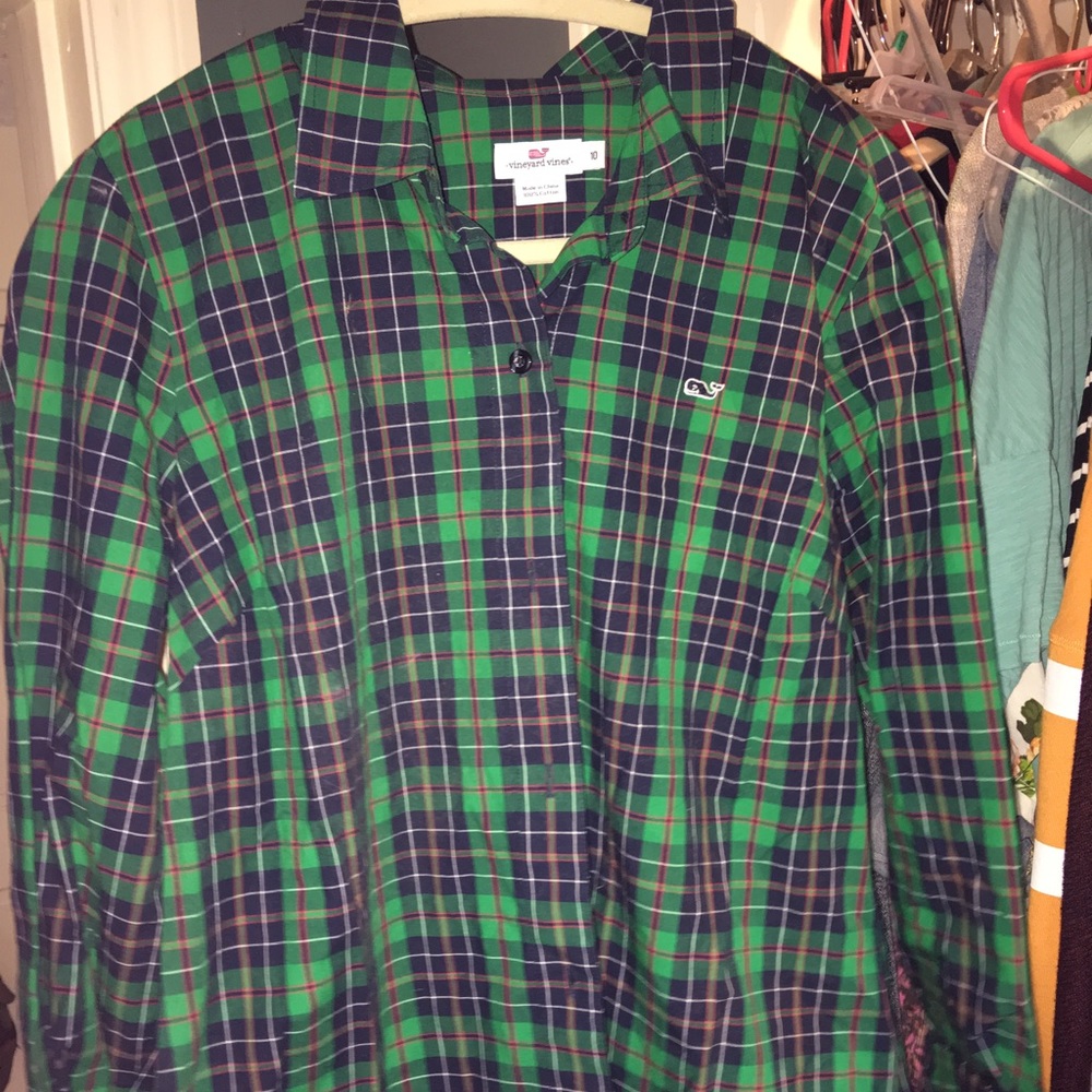 Vineyard Vines button up (long sleeve)