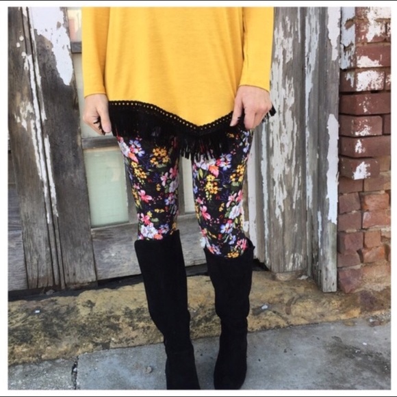 MAKE AN OFFER! Floral Print Leggings - Picture 3 of 4