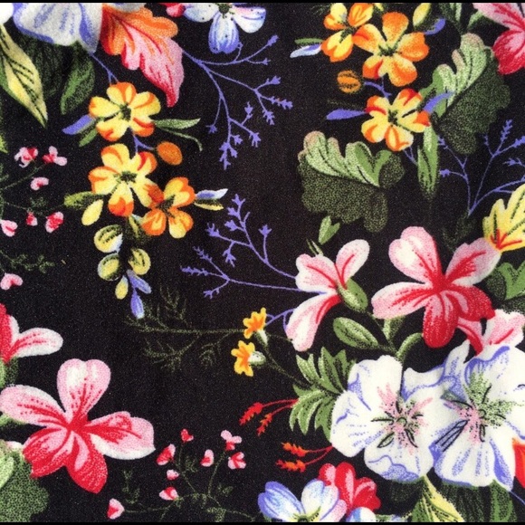 MAKE AN OFFER! Floral Print Leggings - Picture 4 of 4