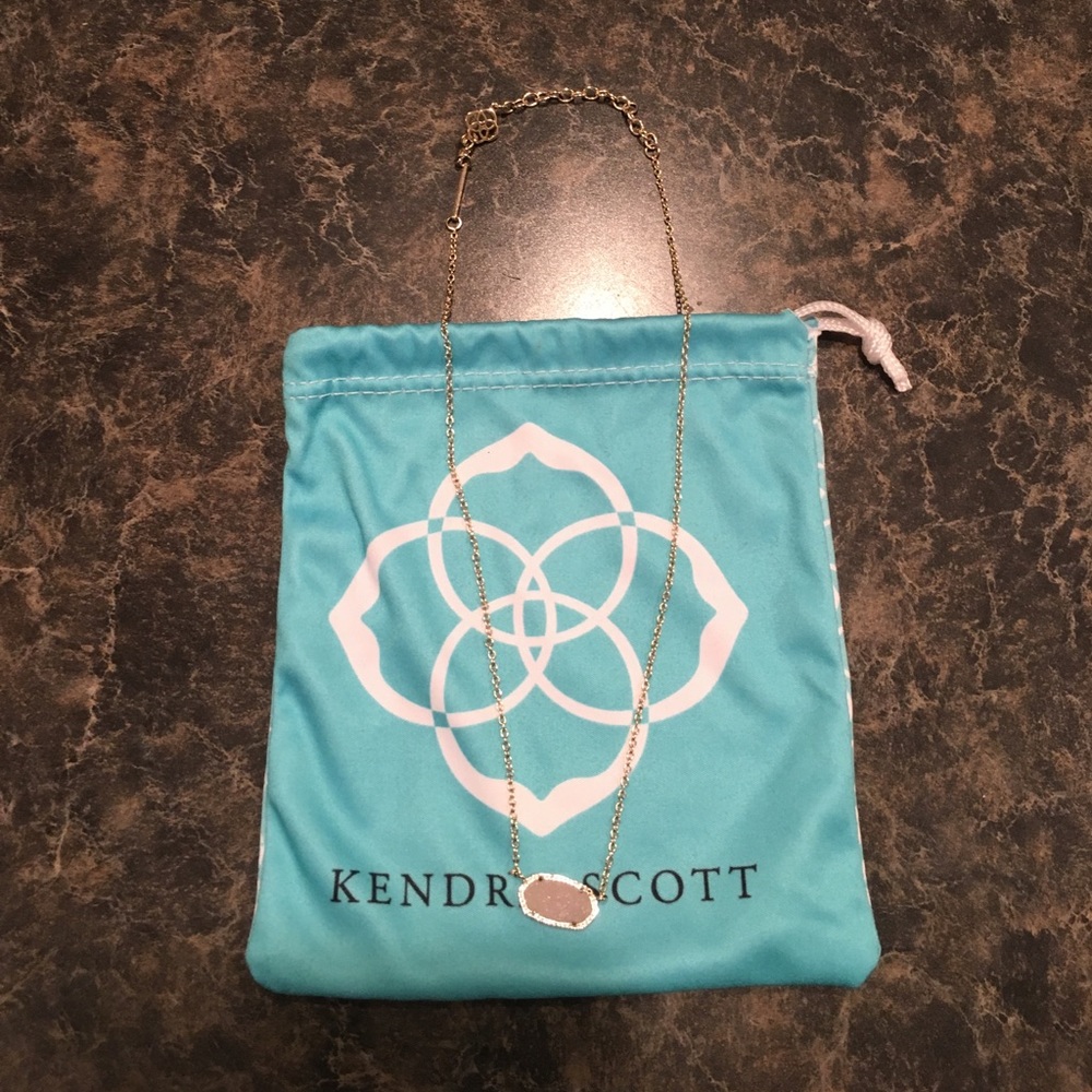 Kendra Scott necklace