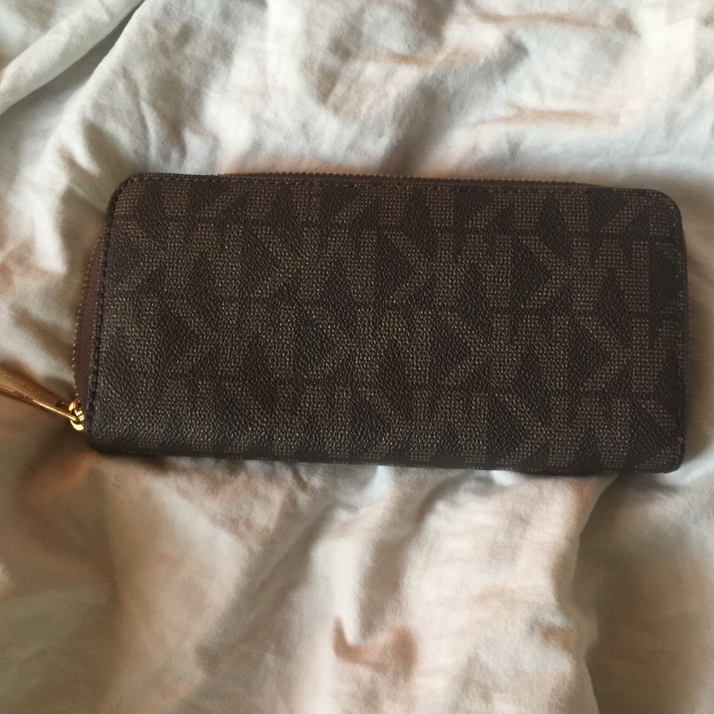 Michael Kors wallet. - Picture 2 of 2