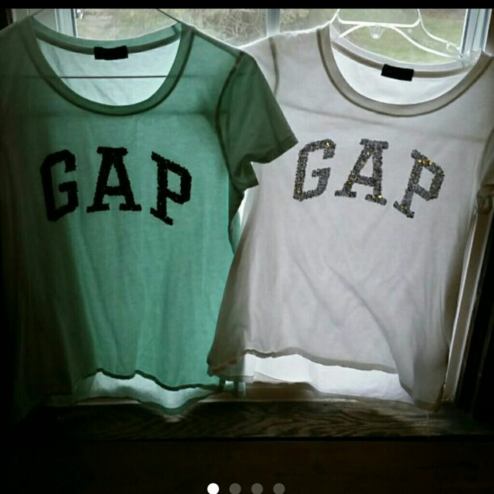 Women's GAP tees set of 2 size small