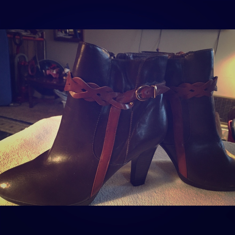Like new Liz & co. Brown heel boots