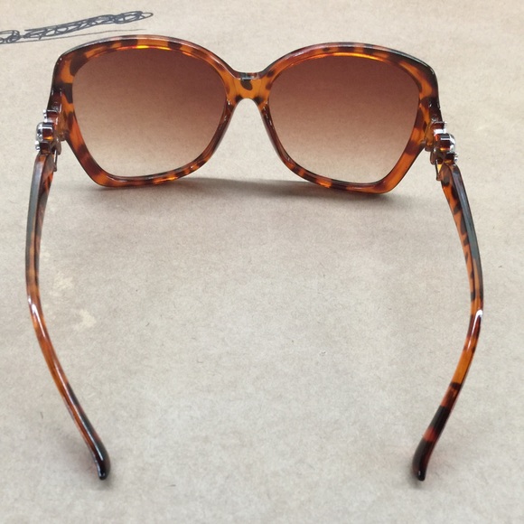 Cute leopard sunglasses with skulls - Picture 4 of 4