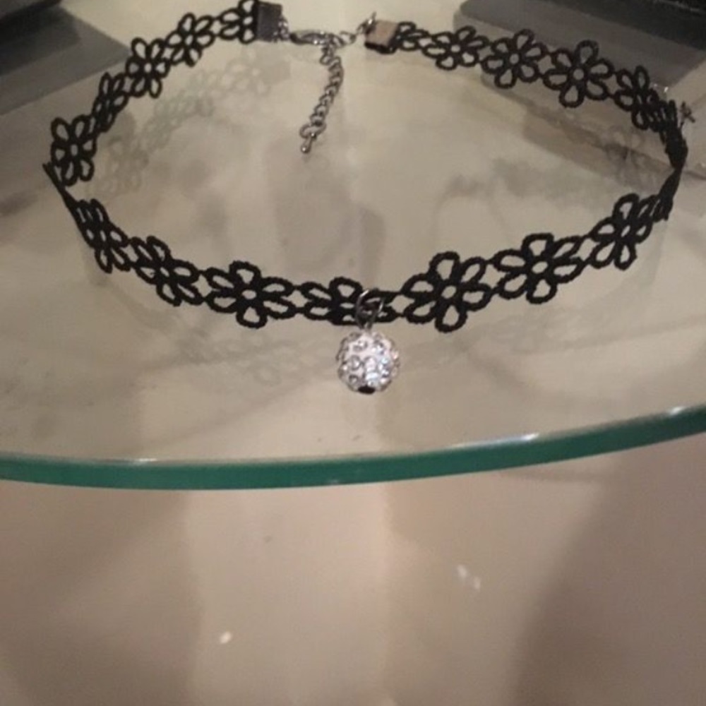 Choker necklace