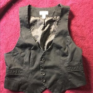 Large black croptop vest