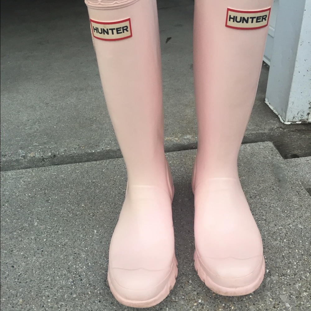 Light pink Hunter boots 6