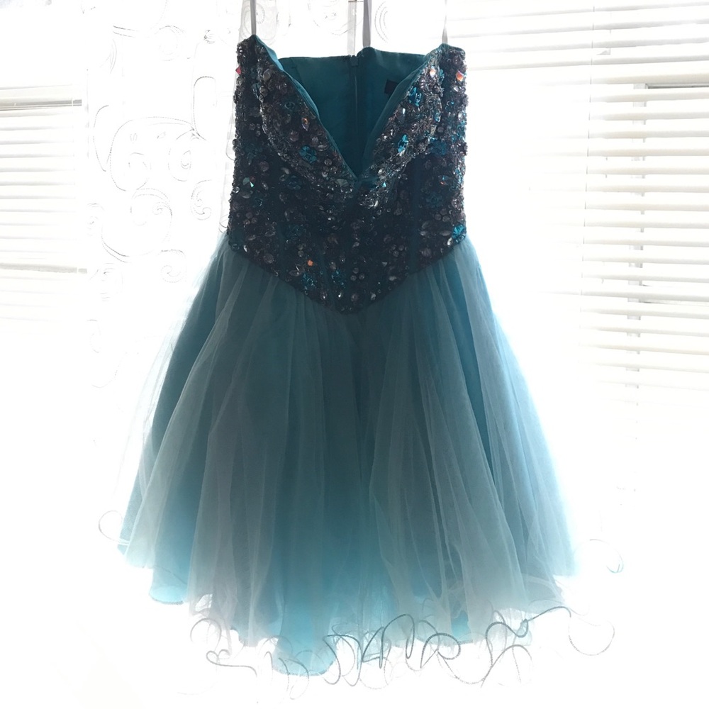 Terani Couture dress on Teen Prom cover(2011)