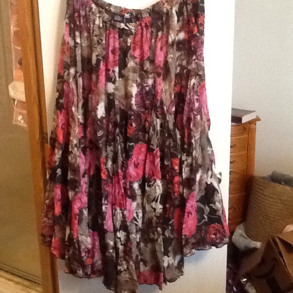 Flowered plus size skirt - Picture 1 of 1