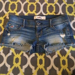 Hollister Distressed Denim Jean Shorts ; Size 1