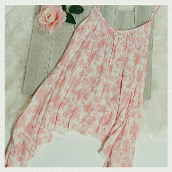 "FINAL SALE!" Bohomian Floral Asymmetrical top - Picture 2 of 4