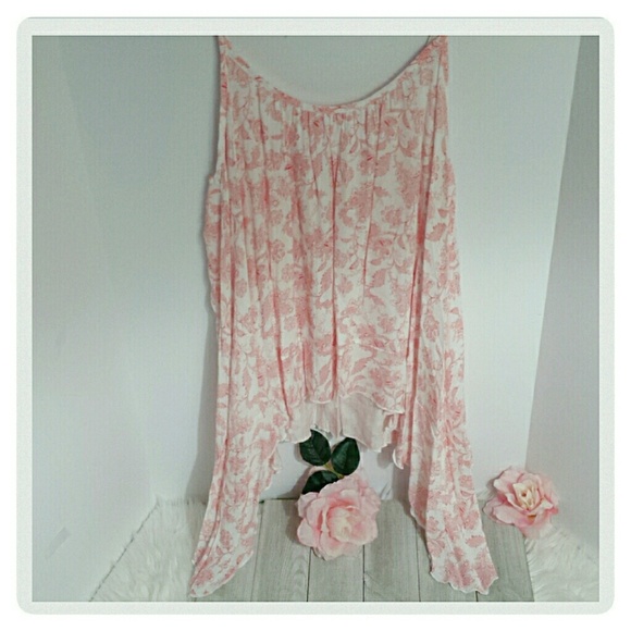 "FINAL SALE!" Bohomian Floral Asymmetrical top - Picture 3 of 4