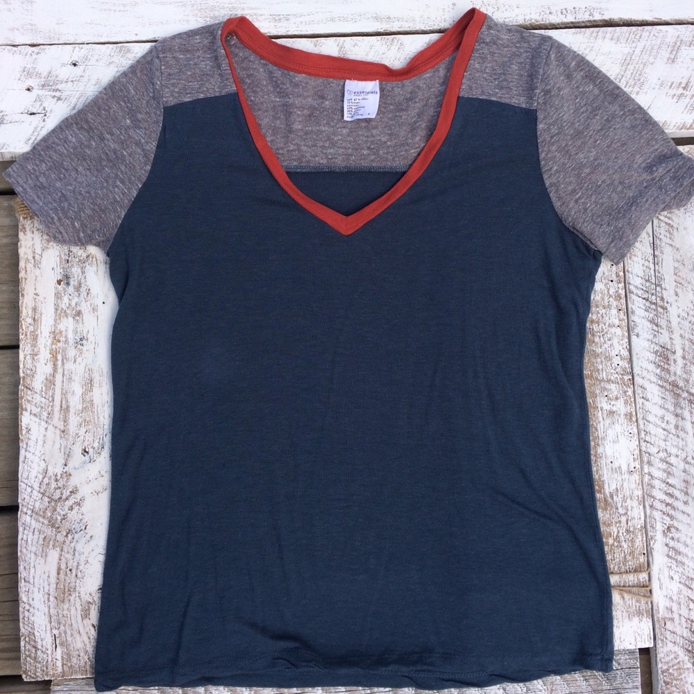 Essentials short sleeve baseball tee. Small