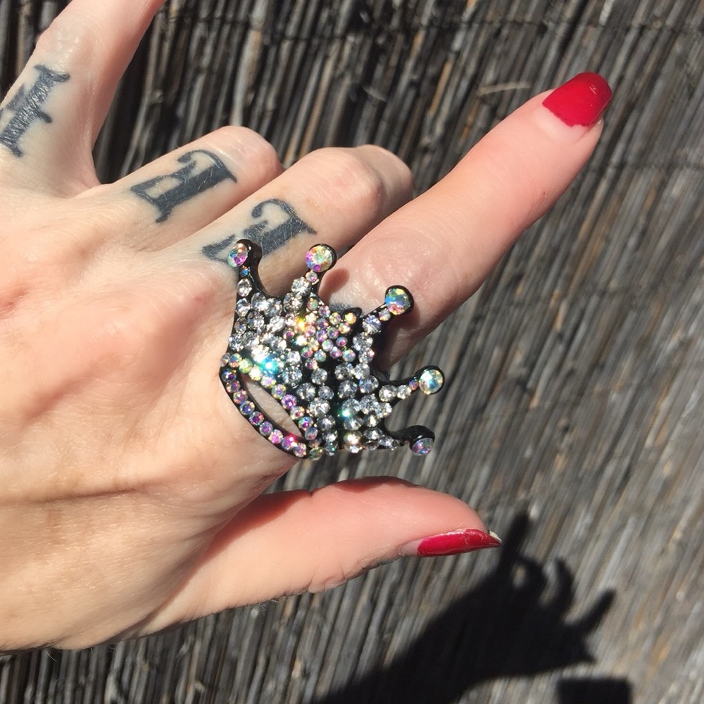 Silver and pink rhinestone crown ring! ❤️SALE❤