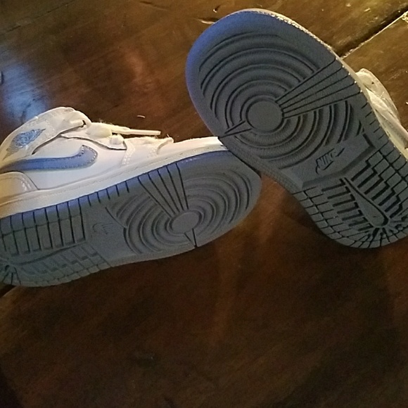 EUC Jordans - Picture 3 of 3