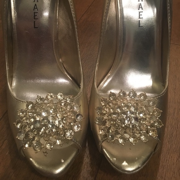 Metallic Gold High Heels 💥 - Picture 2 of 4