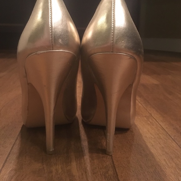 Metallic Gold High Heels 💥 - Picture 3 of 4