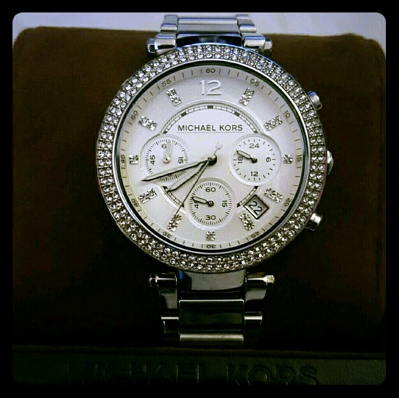 Michael Kors Large silver watch MK5353 rarely used main image 4