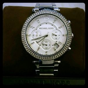 Michael Kors Large silver watch MK5353 rarely used