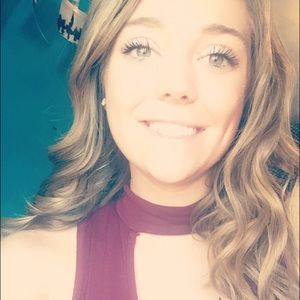 Meet your Posher, Caitlin