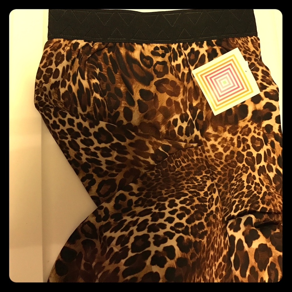 Lularoe Lola size medium🦄🦄unicorn leopard print