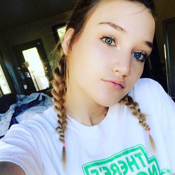 Meet your Posher, Lorelie - Picture 1 of 1