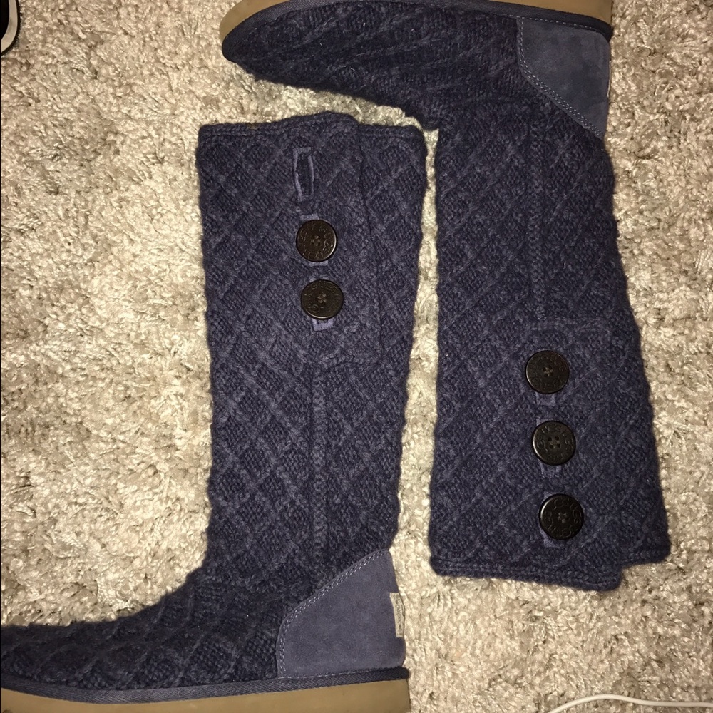 Size 8 sweater blueish UGGS