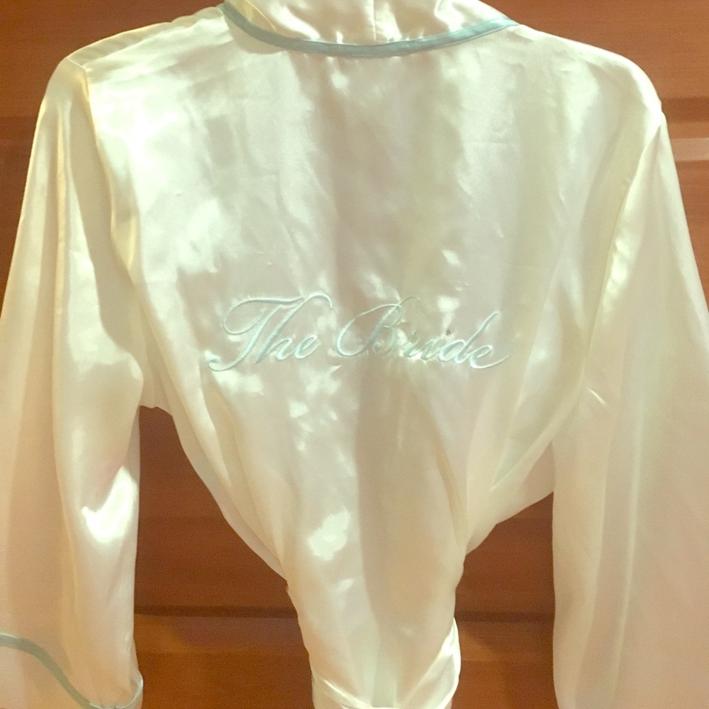 New! Satin robe! The bride in cursive!