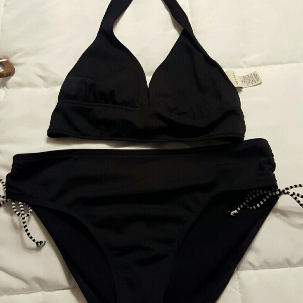 Black bikini