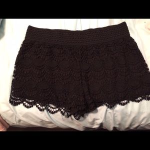 Ana lace shorts