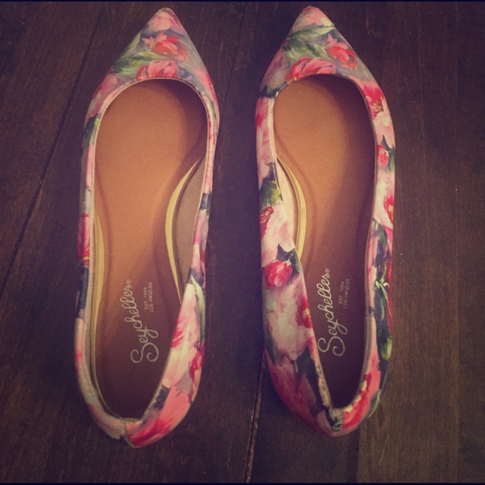Seychelles size 7 floral flat (hand painted)