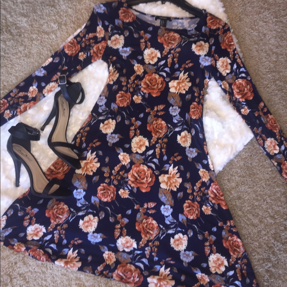 🌺 Long Sleeve Floral Print Dark Blue Dress NWOT