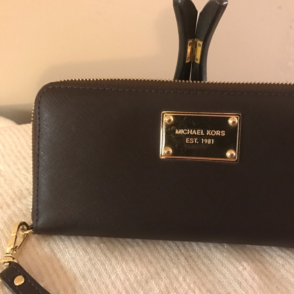 Michael Kors wallet wristlet