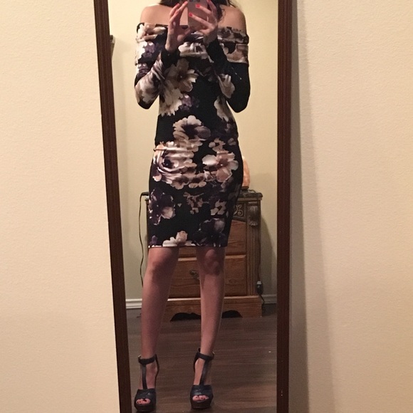 Off the shoulder Floral dress - Picture 5 of 5