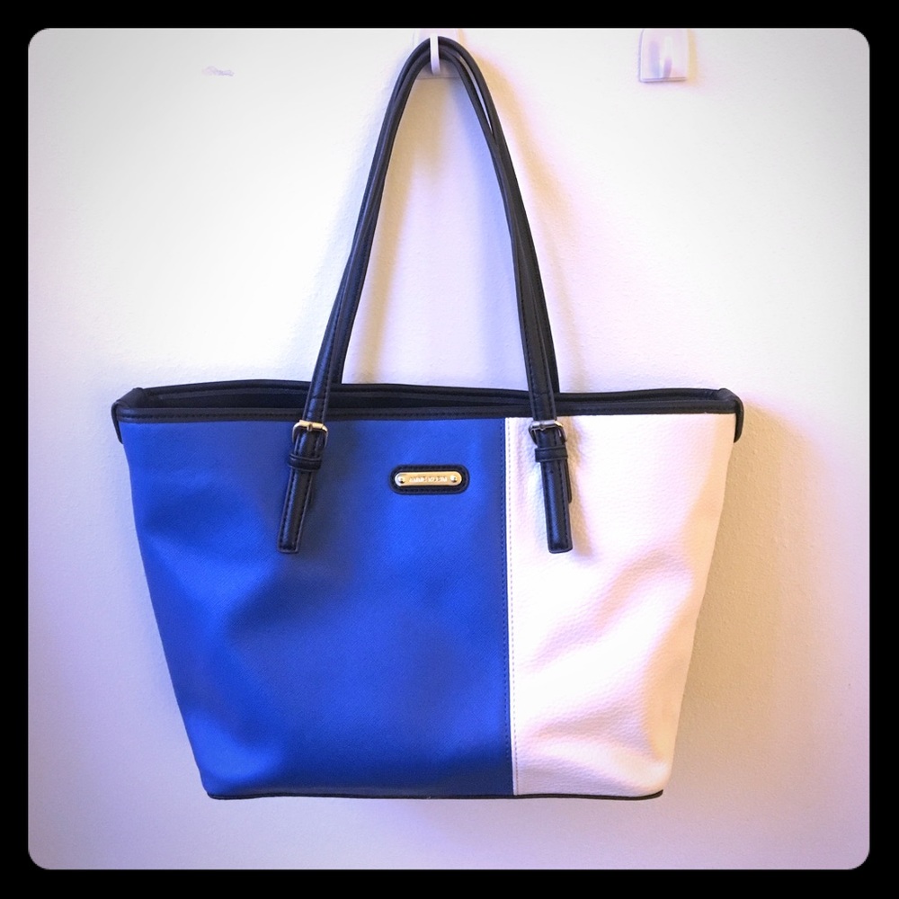 Beautiful Anne Klein leather purse!
