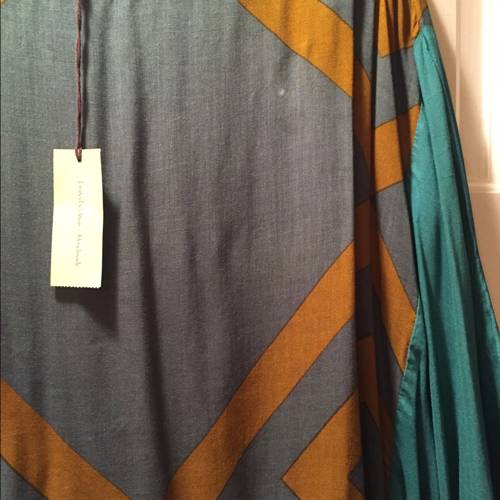 Spring rayon geometric pattern poncho - Picture 2 of 3