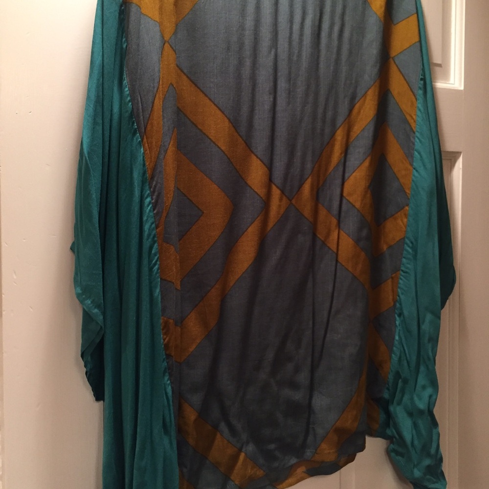 Spring rayon geometric pattern poncho - Picture 3 of 3