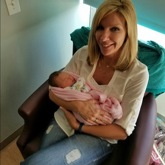 Meet your Posher, Koree - Picture 2 of 4