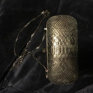 House of Harlow 1960 Clutch