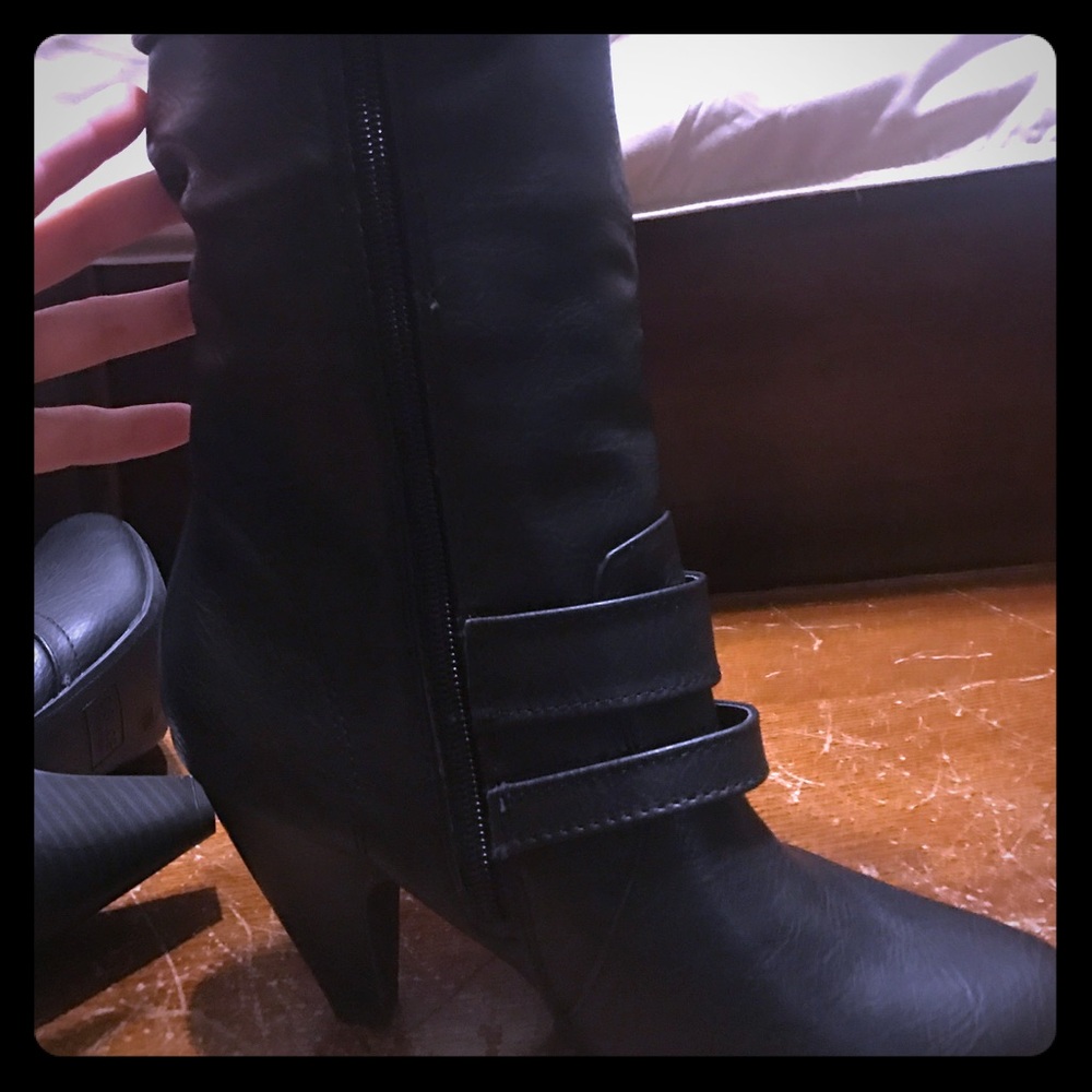Black heeled boots