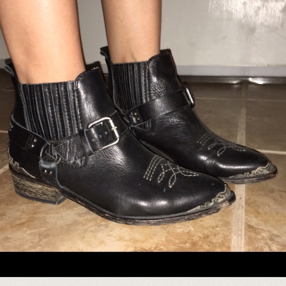 SOLD🌹RARE Zara Black Western Leather Boots - Picture 5 of 5