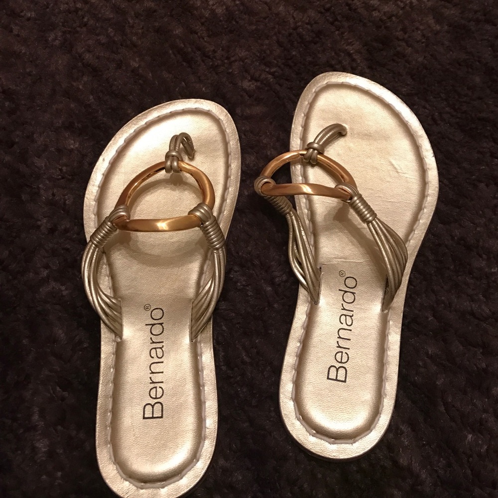 Sandals gold Bernardo medieval