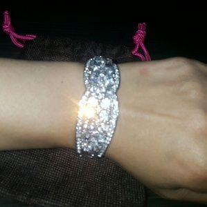 Women's stunning bracelet w/ cubic zirconia.