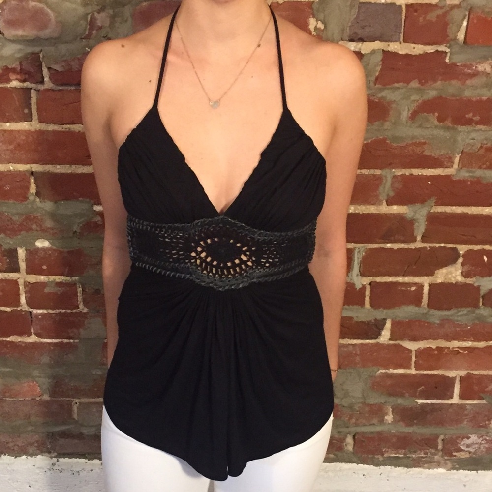 Low-cut halter with croquet and leather design