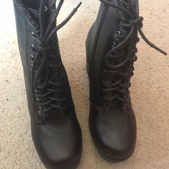 Black booties - Picture 2 of 4