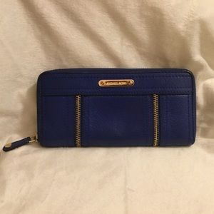 🌼Blue Michael Kors Wallet🌼