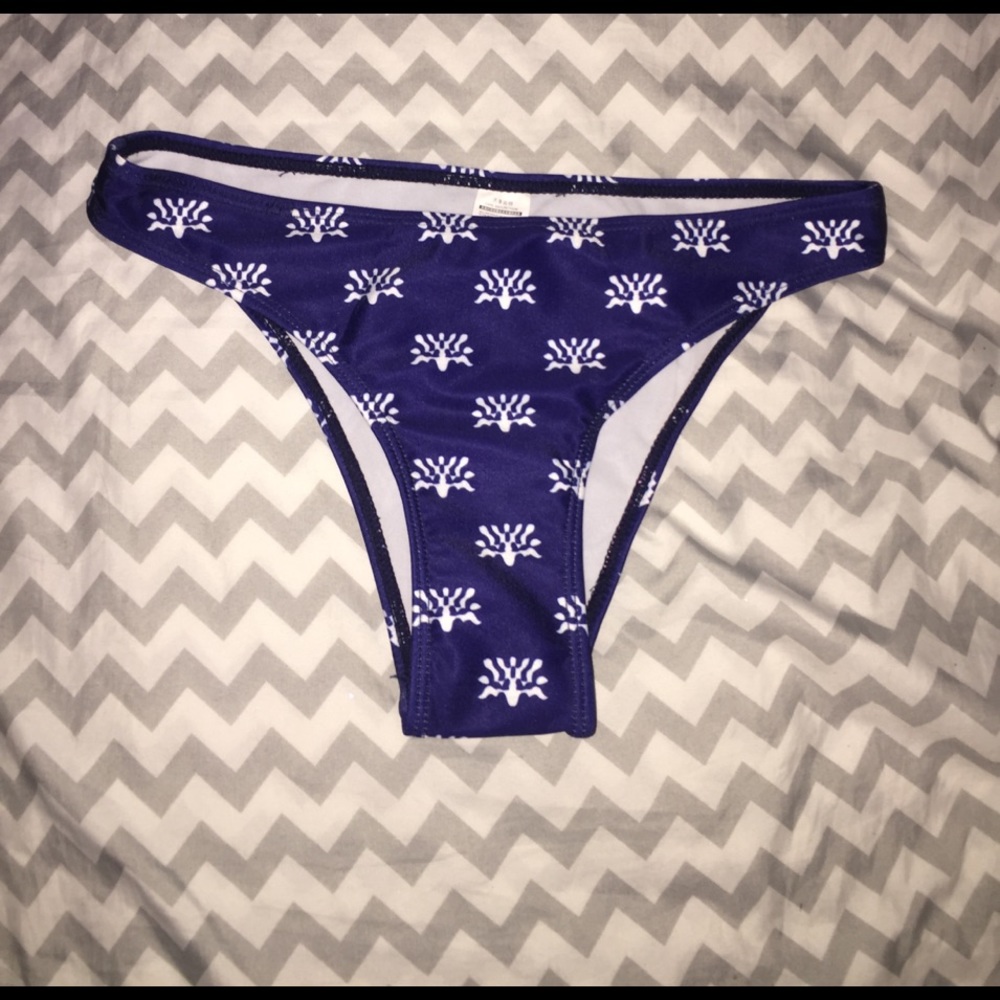 Cheeky dark blue bottoms