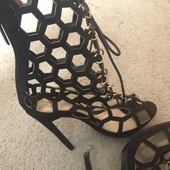 Strappy heels - Picture 2 of 4
