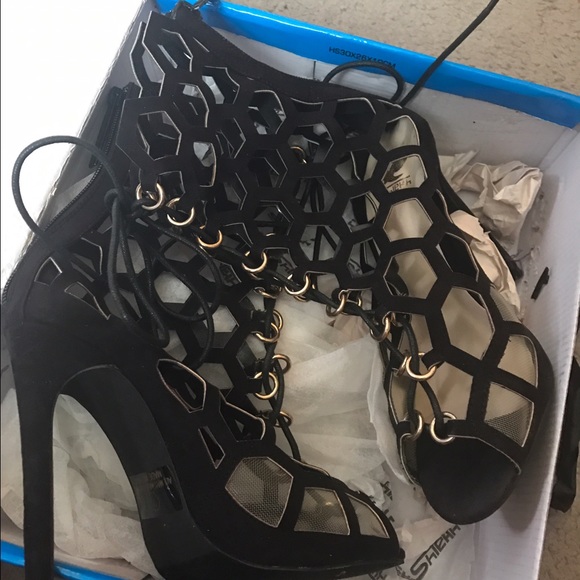 Strappy heels - Picture 4 of 4